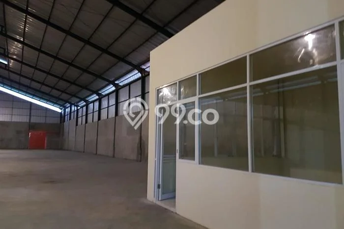 Area Ramai! Gudang Dijual di Pagu untuk Bisnis Luas Bangunan 1900m2 Area Ramai! Gudang Dijual di Pagu untuk Bisnis Luas Bangunan 1900m2