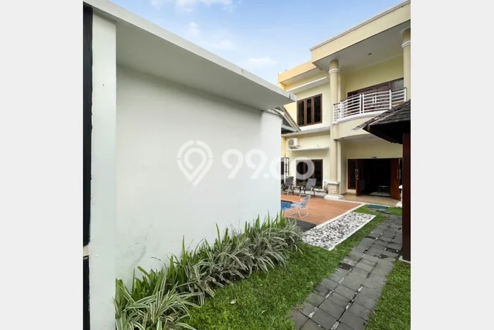 Vila di , Area 250m2m², Akses ke transportasi umum Vila di , Area 250m2m², Akses ke transportasi umum
