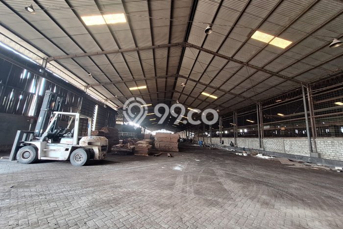 Unit Gudang disewakan di Manyar Gresik dengan LT 23500m2 / LB 9000m2 Unit Gudang disewakan di Manyar Gresik dengan LT 23500m2 / LB 9000m2