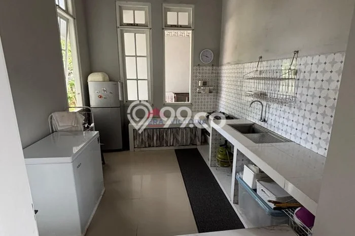 Siap Huni Rumah Mewah 5 Kamar di Sananwetan Dekat ke Mana Pun Siap Huni Rumah Mewah 5 Kamar di Sananwetan Dekat ke Mana Pun