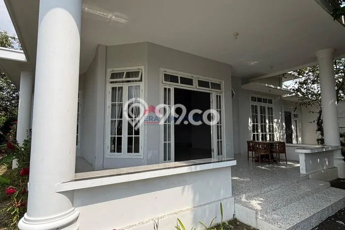 Siap Huni Rumah Mewah 5 Kamar di Sananwetan Dekat ke Mana Pun Siap Huni Rumah Mewah 5 Kamar di Sananwetan Dekat ke Mana Pun