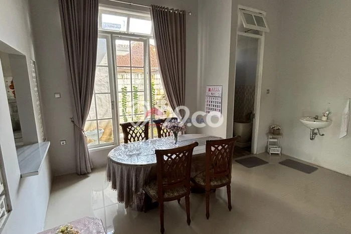 Siap Huni Rumah Mewah 5 Kamar di Sananwetan Dekat ke Mana Pun Siap Huni Rumah Mewah 5 Kamar di Sananwetan Dekat ke Mana Pun