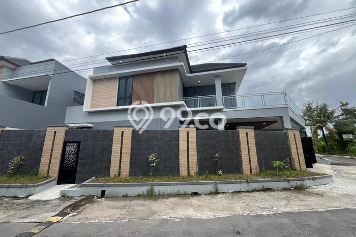 Hunian Elit LB 175m2 Siap Huni Desain Elegan di Sleman, Yogyakarta Hunian Elit LB 175m2 Siap Huni Desain Elegan di Sleman, Yogyakarta