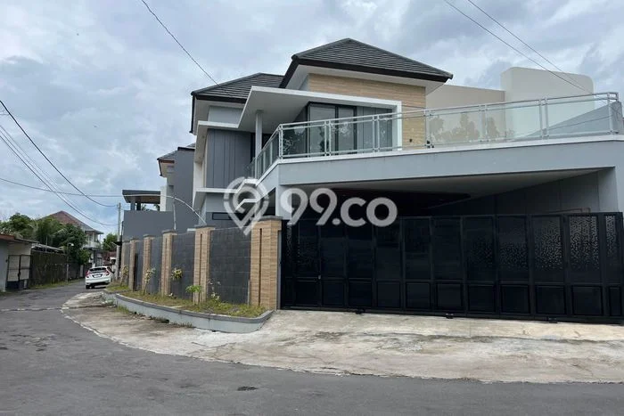 Hunian Elit LB 175m2 Siap Pakai Desain Elegan di Maguwoharjo, Yogyakarta Hunian Elit LB 175m2 Siap Pakai Desain Elegan di Maguwoharjo, Yogyakarta