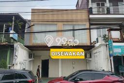 Ruko Disewa di Jakarta Timur dengan LB 200m2 Area Komersial Ramai Ruko Disewa di Jakarta Timur dengan LB 200m2 Area Komersial Ramai