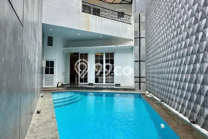 Hunian Eksklusif Siap Huni LT 318m2 di Menteng, Jakarta Pusat Hunian Eksklusif Siap Huni LT 318m2 di Menteng, Jakarta Pusat