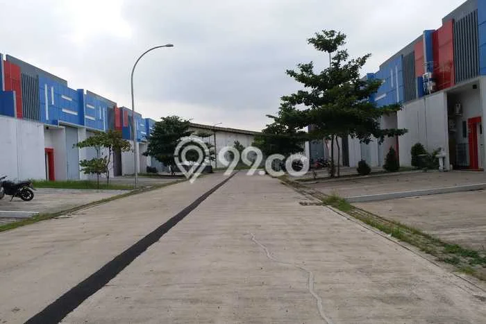 Area Ramai! Gudang Dijual di Karawang Barat untuk Bisnis Luas Bangunan 367m2 Area Ramai! Gudang Dijual di Karawang Barat untuk Bisnis Luas Bangunan 367m2