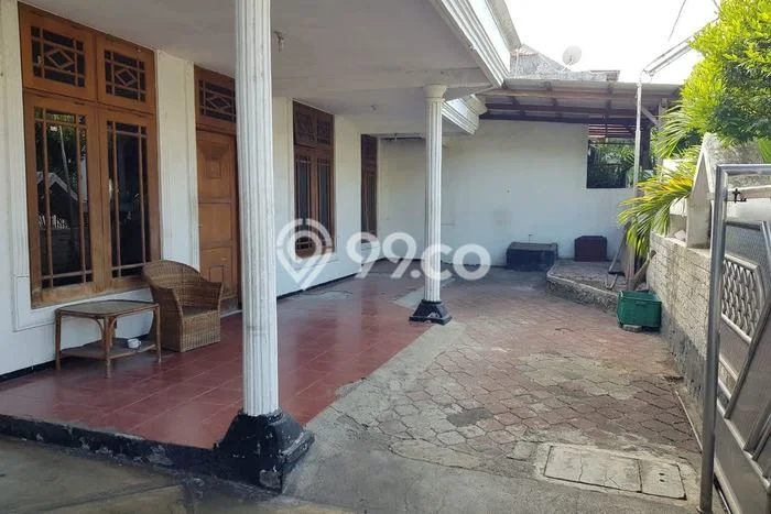 Dijual Rumah Premium dengan Fasilitas Sekitar Lengkap di Wonokromo, Surabaya Dijual Rumah Premium dengan Fasilitas Sekitar Lengkap di Wonokromo, Surabaya