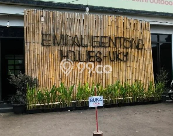 Ruko untuk Disewa di Pusat Depok Luas Bangunan 192m2 Ruko untuk Disewa di Pusat Depok Luas Bangunan 192m2