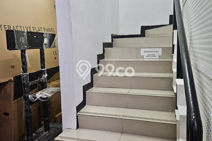 Ruko Paling Dicari LB 300m2 Dijual di Kebon Jeruk Ruko Paling Dicari LB 300m2 Dijual di Kebon Jeruk