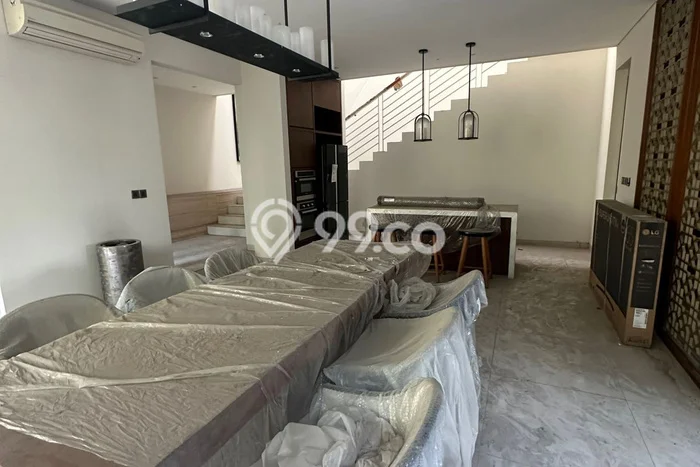 Dijual Rumah Premium dengan Fasilitas Sekitar Lengkap di Wiyung, Surabaya Dijual Rumah Premium dengan Fasilitas Sekitar Lengkap di Wiyung, Surabaya