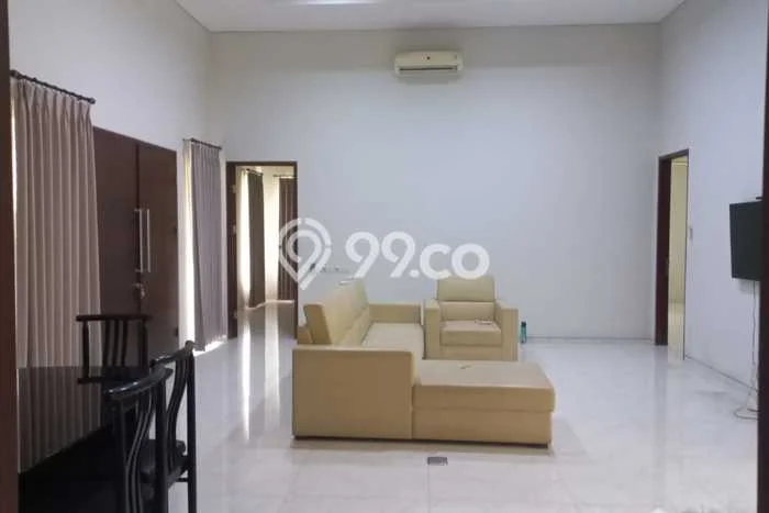 Lokasi strategis! Rumah siap huni dikontrakkan di Dukuh Pakis LB 280m2 Lokasi strategis! Rumah siap huni dikontrakkan di Dukuh Pakis LB 280m2