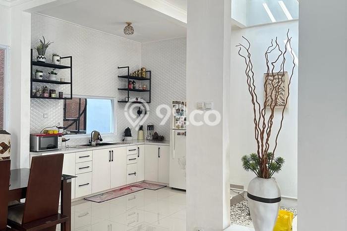 Jual Rumah Mewah Megah Dengan View Eksklusif di BSD Nusaloka, Tangerang Jual Rumah Mewah Megah Dengan View Eksklusif di BSD Nusaloka, Tangerang