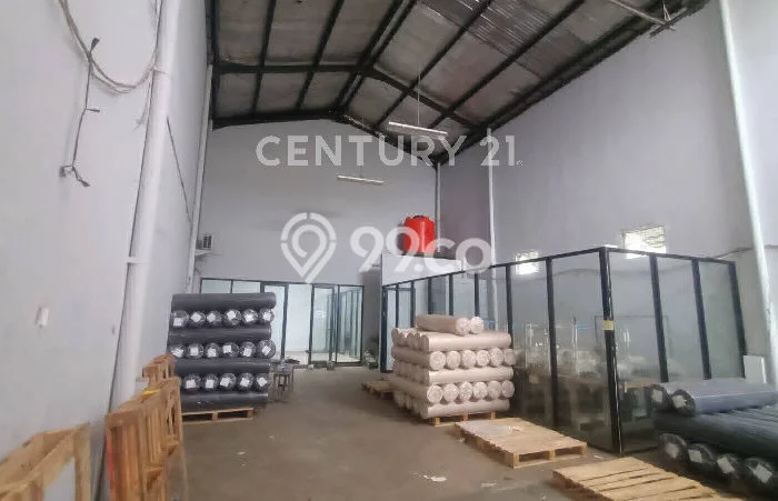 Disewakan Gudang di Kawasan Ramai Kopo Luas 200m2 Disewakan Gudang di Kawasan Ramai Kopo Luas 200m2