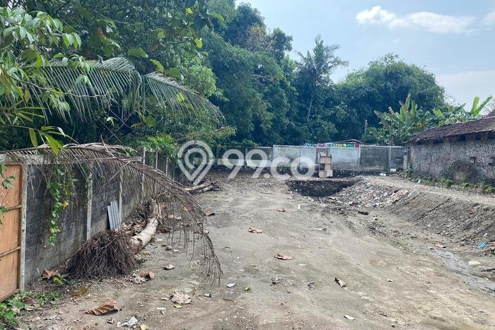 Kavling Tanah di Kalasan Dijual Luas 141m2 Legalitas AJB Kavling Tanah di Kalasan Dijual Luas 141m2 Legalitas AJB