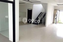 Disewakan! Rumah 4 Kamar Tidur &
4 Kamar Mandi di Setra Duta, Bandung Disewakan! Rumah 4 Kamar Tidur &
4 Kamar Mandi di Setra Duta, Bandung