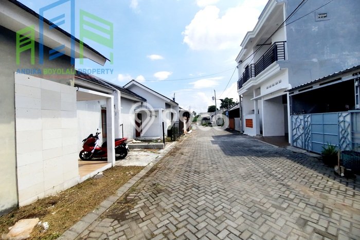 SIAP HUNI! Rumah Asri area Mojosongo, LT 60m2m² LB 40m2m² SIAP HUNI! Rumah Asri area Mojosongo, LT 60m2m² LB 40m2m²