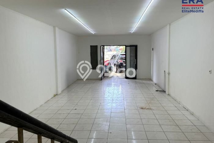 FOR SALE! Ruko di Mampang Prapatan Jakarta Selatan, LT 103m2, LB 180m2 FOR SALE! Ruko di Mampang Prapatan Jakarta Selatan, LT 103m2, LB 180m2