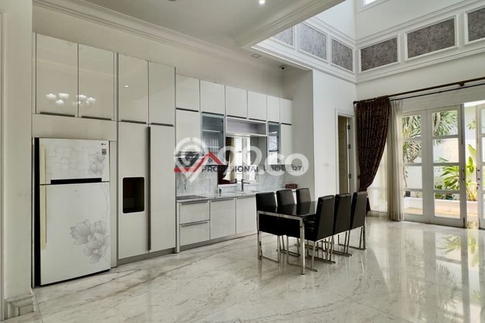 Dijual Rumah Luas Elegan Dengan View Cantik di Pondok Indah, Jakarta Selatan Dijual Rumah Luas Elegan Dengan View Cantik di Pondok Indah, Jakarta Selatan