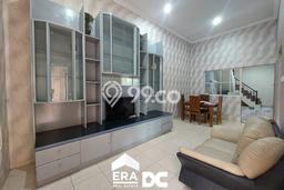 PILIHAN TEPAT! Rumah di Graha Padma, 3 KT, Dekat Sekolah, Luas 110m² LB 230m² PILIHAN TEPAT! Rumah di Graha Padma, 3 KT, Dekat Sekolah, Luas 110m² LB 230m²