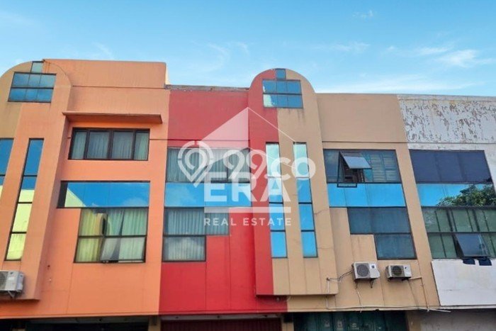 LOKASI BISNIS! Ruko For Rent Kawasan Semarang Timur, Luas 243m², Jalan Utama LOKASI BISNIS! Ruko For Rent Kawasan Semarang Timur, Luas 243m², Jalan Utama