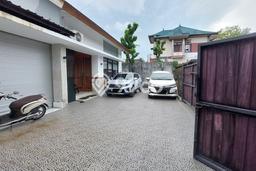 HUNIAN BERKELAS! Rumah Premium Denpasar Barat, Denpasar, LT 432m2m² Luas Bangunan 400m2m² HUNIAN BERKELAS! Rumah Premium Denpasar Barat, Denpasar, LT 432m2m² Luas Bangunan 400m2m²