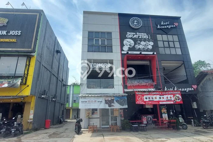 PELUANG EMAS! Ruko Kawasan Cibinong, Luas 200m², Pusat Bisnis PELUANG EMAS! Ruko Kawasan Cibinong, Luas 200m², Pusat Bisnis