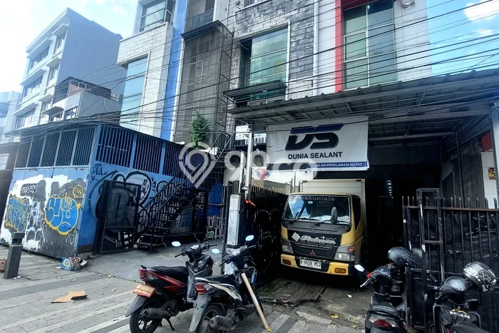 Ruko Bagus LT 86m2 LB 300m2 Dijual di Menteng Jakarta Pusat Ruko Bagus LT 86m2 LB 300m2 Dijual di Menteng Jakarta Pusat