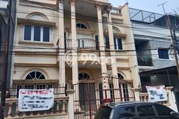 Rumah Strategis Modern Lb 250m2 di Penjaringan, Jakarta Utara Rumah Strategis Modern Lb 250m2 di Penjaringan, Jakarta Utara