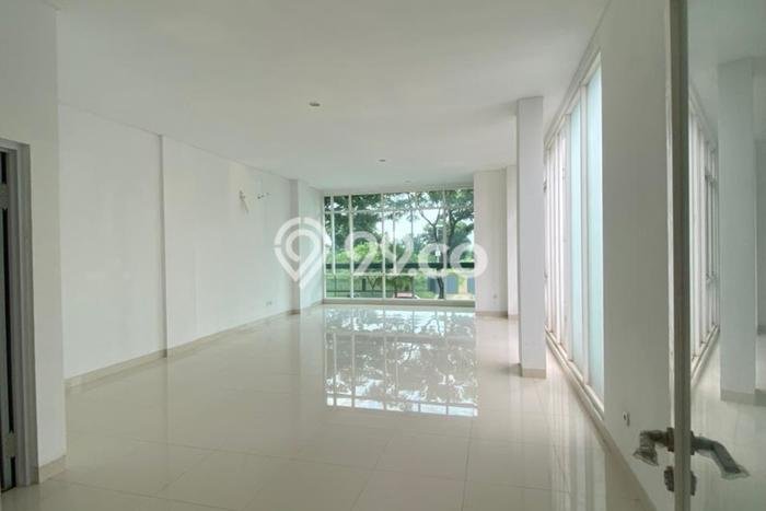 Unit Ruko Dijual di BSD Tangerang Selatan Luas Tanah 93m2, Luas Bangunan 234m2 Unit Ruko Dijual di BSD Tangerang Selatan Luas Tanah 93m2, Luas Bangunan 234m2