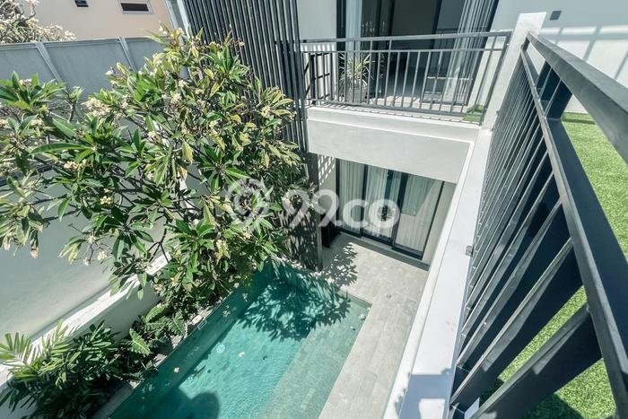 Rumah Mewah LB 180m2 Siap Pakai Desain Elegan di Seminyak, Badung Rumah Mewah LB 180m2 Siap Pakai Desain Elegan di Seminyak, Badung