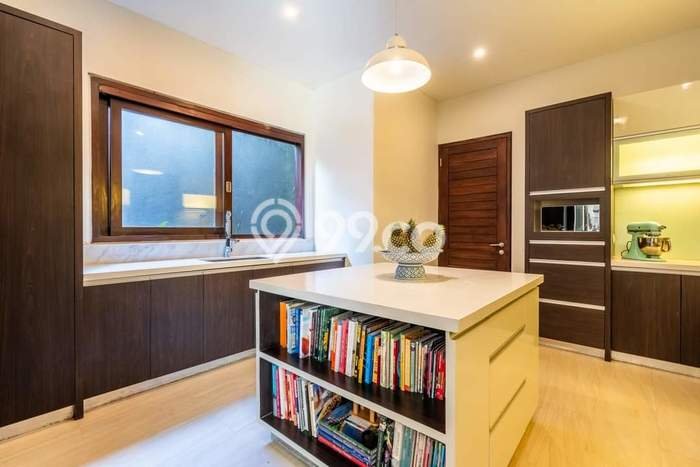 Rumah Elit Modern Tanpa Renovasi di Petitenget Badung Rumah Elit Modern Tanpa Renovasi di Petitenget Badung