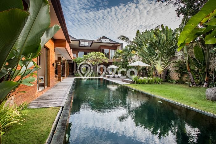 Rumah Elit Modern Tanpa Renovasi di Petitenget Badung Rumah Elit Modern Tanpa Renovasi di Petitenget Badung