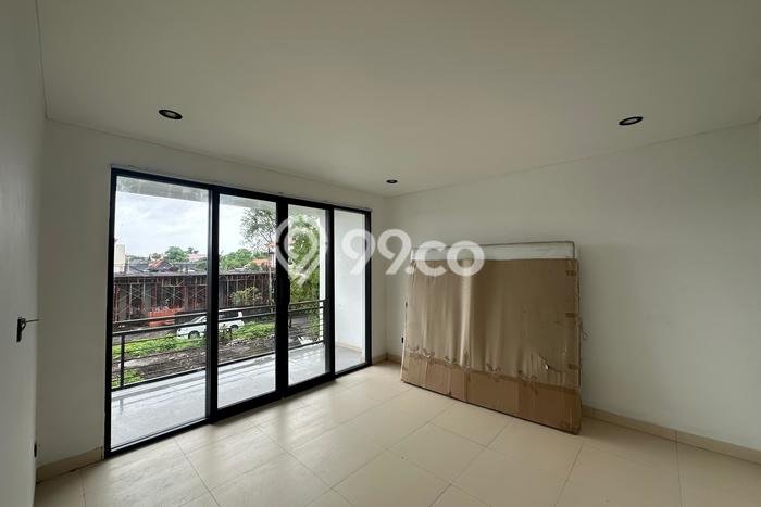 Vila Strategis Kawasan , Area 330m2m², Akses ke beragam fasilitas Vila Strategis Kawasan , Area 330m2m², Akses ke beragam fasilitas
