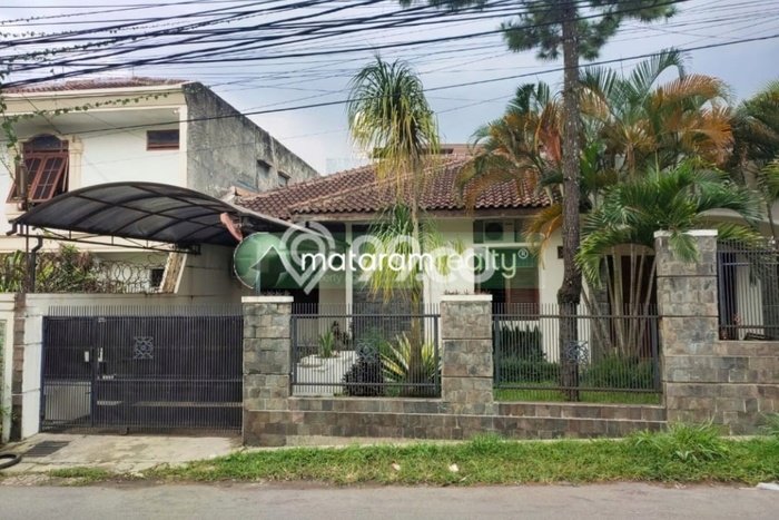 For Sale! Luxury House LT 489m2 Desain Elegan di Setra Sari For Sale! Luxury House LT 489m2 Desain Elegan di Setra Sari