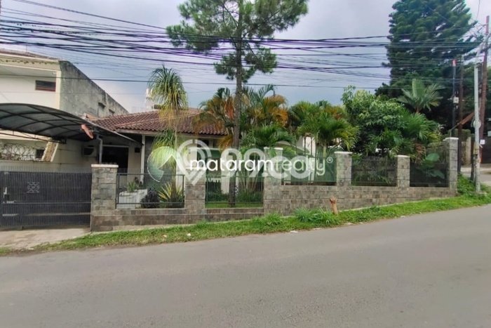 For Sale! Luxury House LT 489m2 Desain Elegan di Setra Sari For Sale! Luxury House LT 489m2 Desain Elegan di Setra Sari