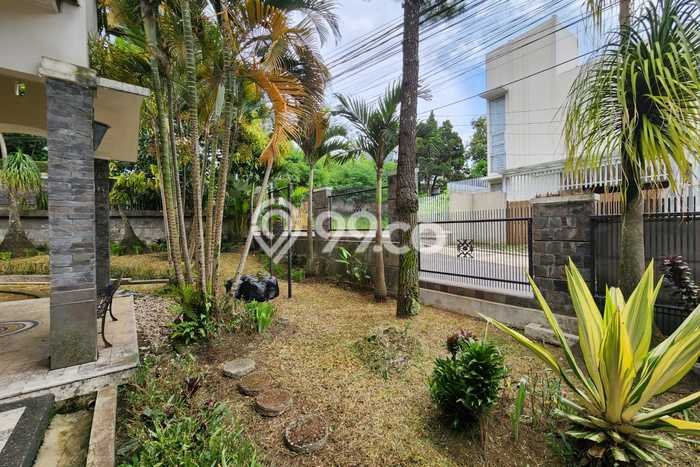 For Sale! Luxury House LT 489m2 Desain Elegan di Setra Sari For Sale! Luxury House LT 489m2 Desain Elegan di Setra Sari