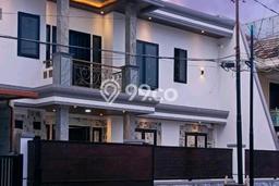Rumah Elit LB 240m2 Siap Huni Desain Elegan di Manyar, Surabaya Rumah Elit LB 240m2 Siap Huni Desain Elegan di Manyar, Surabaya