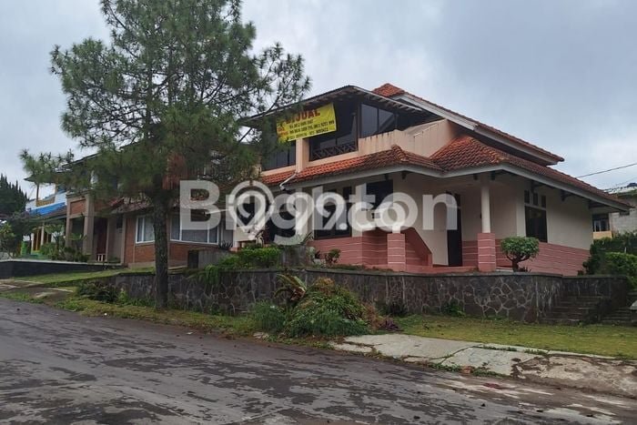 Vila Terawat di Cipanas, Luas 481m2m², Lingkungan Asri dan aman Vila Terawat di Cipanas, Luas 481m2m², Lingkungan Asri dan aman