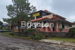 Vila Terawat di Cipanas, Luas 481m2m², Lingkungan Asri dan aman Vila Terawat di Cipanas, Luas 481m2m², Lingkungan Asri dan aman