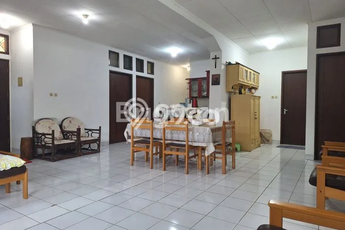 Vila Terawat di Cipanas, Luas 481m2m², Lingkungan Asri dan aman Vila Terawat di Cipanas, Luas 481m2m², Lingkungan Asri dan aman