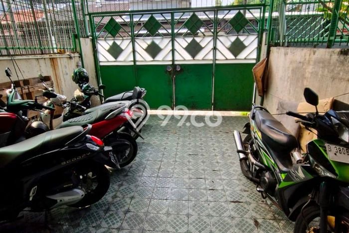 Ruko Dijual di Jakarta Barat LT 69m2 & LB 200m2 Lokasi Terbaik! Ruko Dijual di Jakarta Barat LT 69m2 & LB 200m2 Lokasi Terbaik!