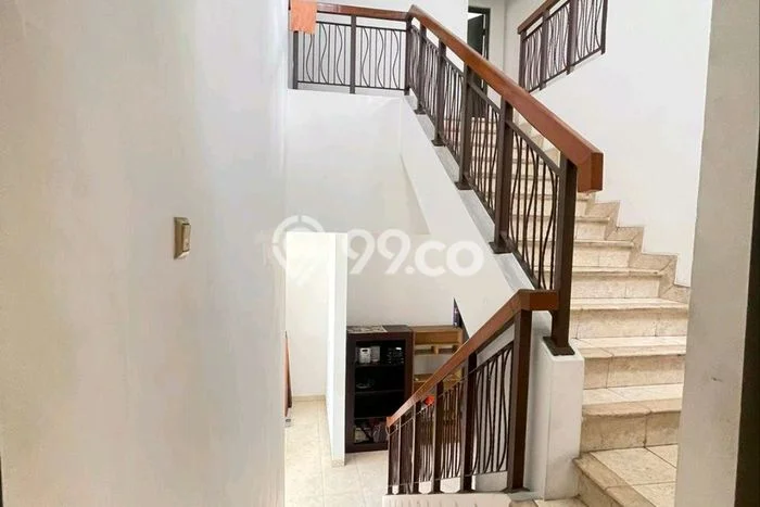 Lokasi strategis! Rumah siap huni dikontrakkan di Kelapa Gading LB 200m2 Lokasi strategis! Rumah siap huni dikontrakkan di Kelapa Gading LB 200m2