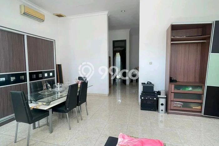 Lokasi strategis! Rumah siap huni dikontrakkan di Kelapa Gading LB 200m2 Lokasi strategis! Rumah siap huni dikontrakkan di Kelapa Gading LB 200m2