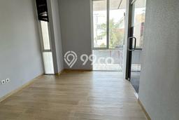 Komersial Area Strategis Kawasan , Luas 150m2m², Siap Operasional Komersial Area Strategis Kawasan , Luas 150m2m², Siap Operasional