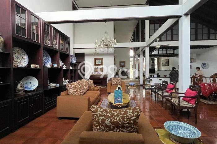 Ready to Use! Luxury House LT 1040m2 Desain Elegan di Kemang Ready to Use! Luxury House LT 1040m2 Desain Elegan di Kemang