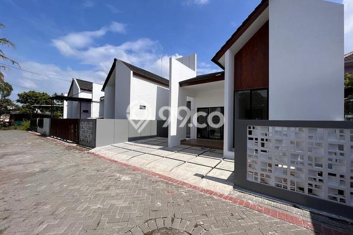SIAP HUNI! Rumah Asri di Mlati, Luas 120m2m² LB 60m2m² SIAP HUNI! Rumah Asri di Mlati, Luas 120m2m² LB 60m2m²
