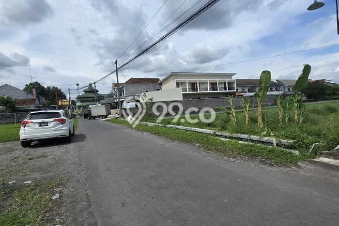 Tanah di , Luas 700m2m², Dekat Jalan Raya Tanah di , Luas 700m2m², Dekat Jalan Raya