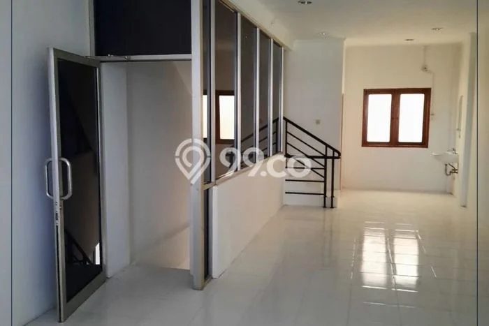 Disewakan Ruko Strategis di Taman Ratu, Luas 340m², Lokasi Berkembang Disewakan Ruko Strategis di Taman Ratu, Luas 340m², Lokasi Berkembang
