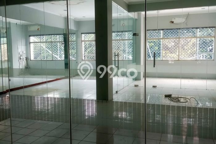Ruko untuk Disewa di Pusat Jakarta Barat Luas Bangunan 688m2 Ruko untuk Disewa di Pusat Jakarta Barat Luas Bangunan 688m2